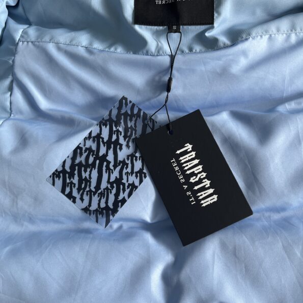 TRPSTR DECODED GILET – LIGHT BLUE