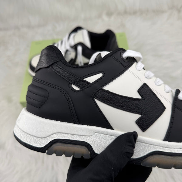 OFF WHT – Out Of Office (Bianche e Nere)