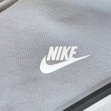 TECH FLEECE – GREY/WHITE (completa)