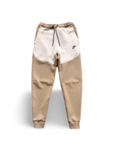 TECH FLEECE – ALMOND BROWN/WHITE (complete)