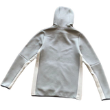 TECH FLEECE – GREY/WHITE (completa)