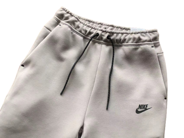 NK TECH SHORTS – LIGHT GREY