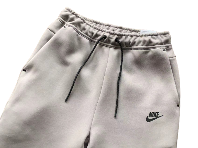 NK TECH SHORTS – LIGHT GREY