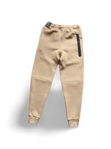 TECH FLEECE – ALMOND BROWN/WHITE (complete)