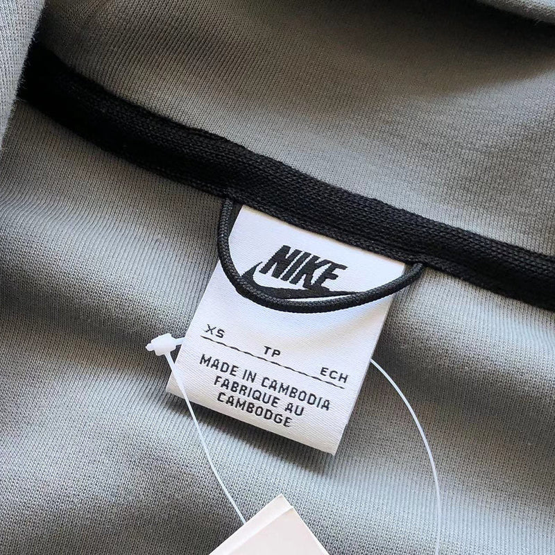 TECH FLEECE – GREY/WHITE (completa)